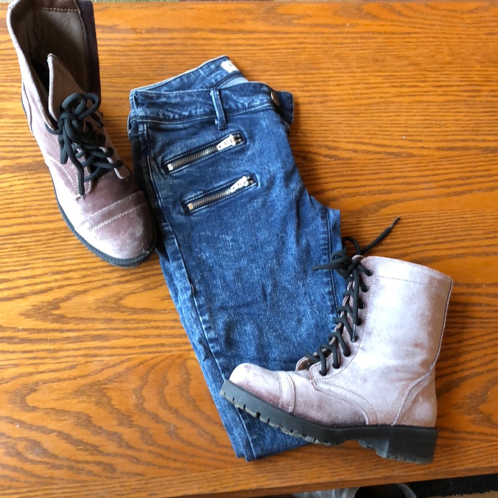Zipper Pocket Detail Acid Wash Skinnies